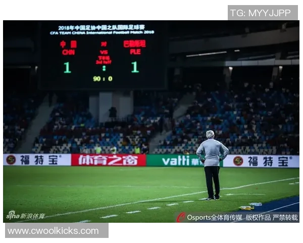 足球球星蛋疼引热议 球场外的痛苦挑战与职业生涯的艰难抉择