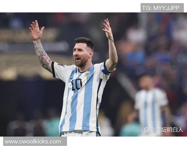 历年足球巨星风采回顾 从贝利到梅西的辉煌历程与成就分析 历年足球巨星风采回顾 从贝利到梅西的辉煌历程与成就分析